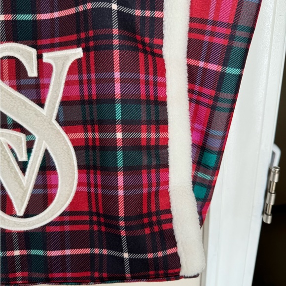 Victoria Secret’s Tote - Picture 4 of 8